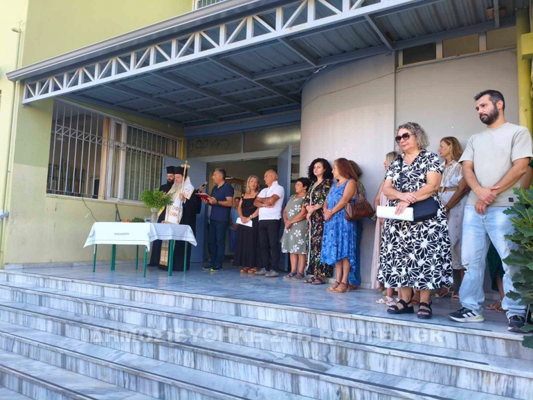 Ο Μητροπολίτης Πατρών τέλεσε Αγιασμό σε σχολεία της Πάτρας - μια φωτογραφία 9