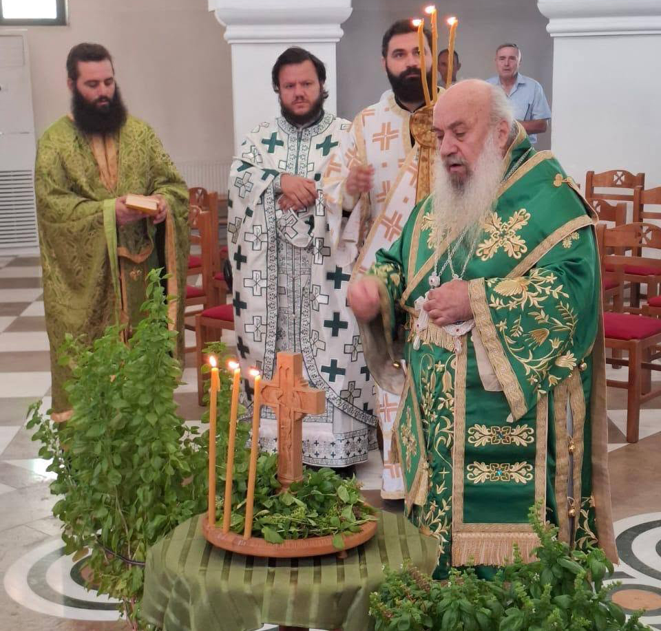 Η Ορθόδοξη Αλβανία εόρτασε πανηγυρικά την Ύψωση του Τιμίου Σταυρού - μια φωτογραφία 13