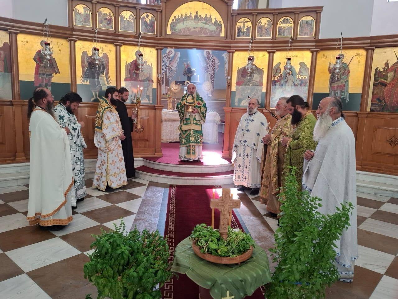 Η Ορθόδοξη Αλβανία εόρτασε πανηγυρικά την Ύψωση του Τιμίου Σταυρού - μια φωτογραφία 14