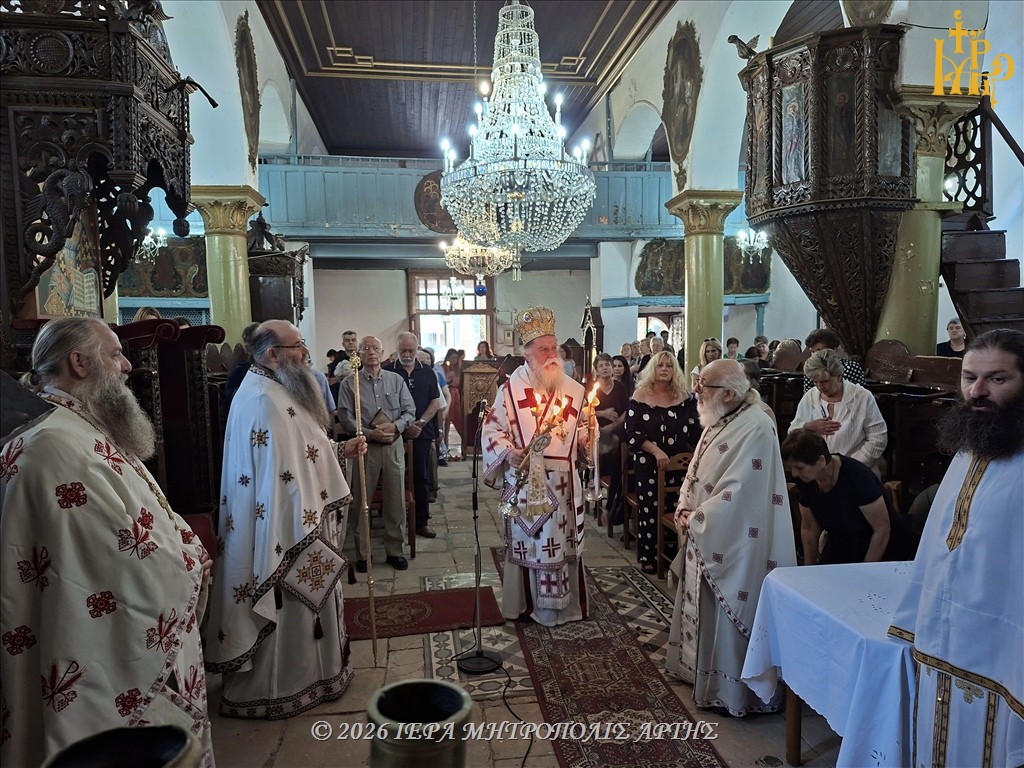 Μητροπολίτης Άρτης: «Η οικογένεια με πίστη γίνεται φωτεινό παράδειγμα ζωής» - μια φωτογραφία 3