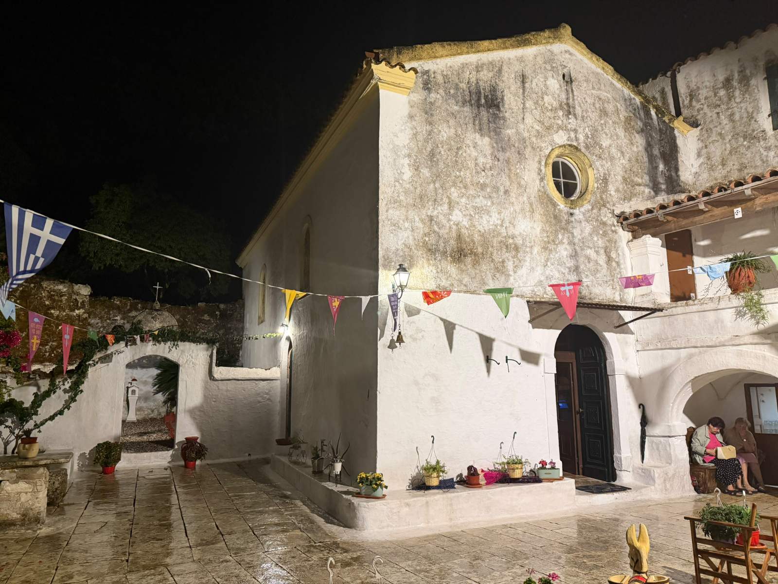 Ο Μητροπολίτης Νεκτάριος τέλεσε αγρυπνία για την Αγία Ευφημία στην Κέρκυρα - μια φωτογραφία 4