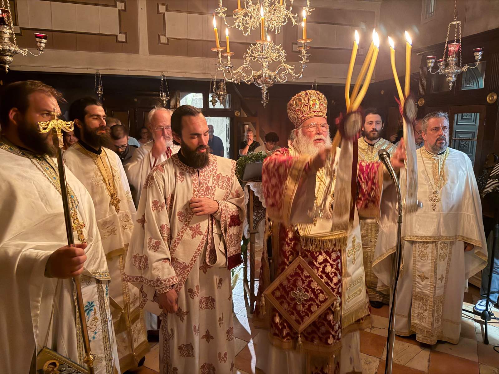 Ο Μητροπολίτης Νεκτάριος τέλεσε αγρυπνία για την Αγία Ευφημία στην Κέρκυρα - μια φωτογραφία 7