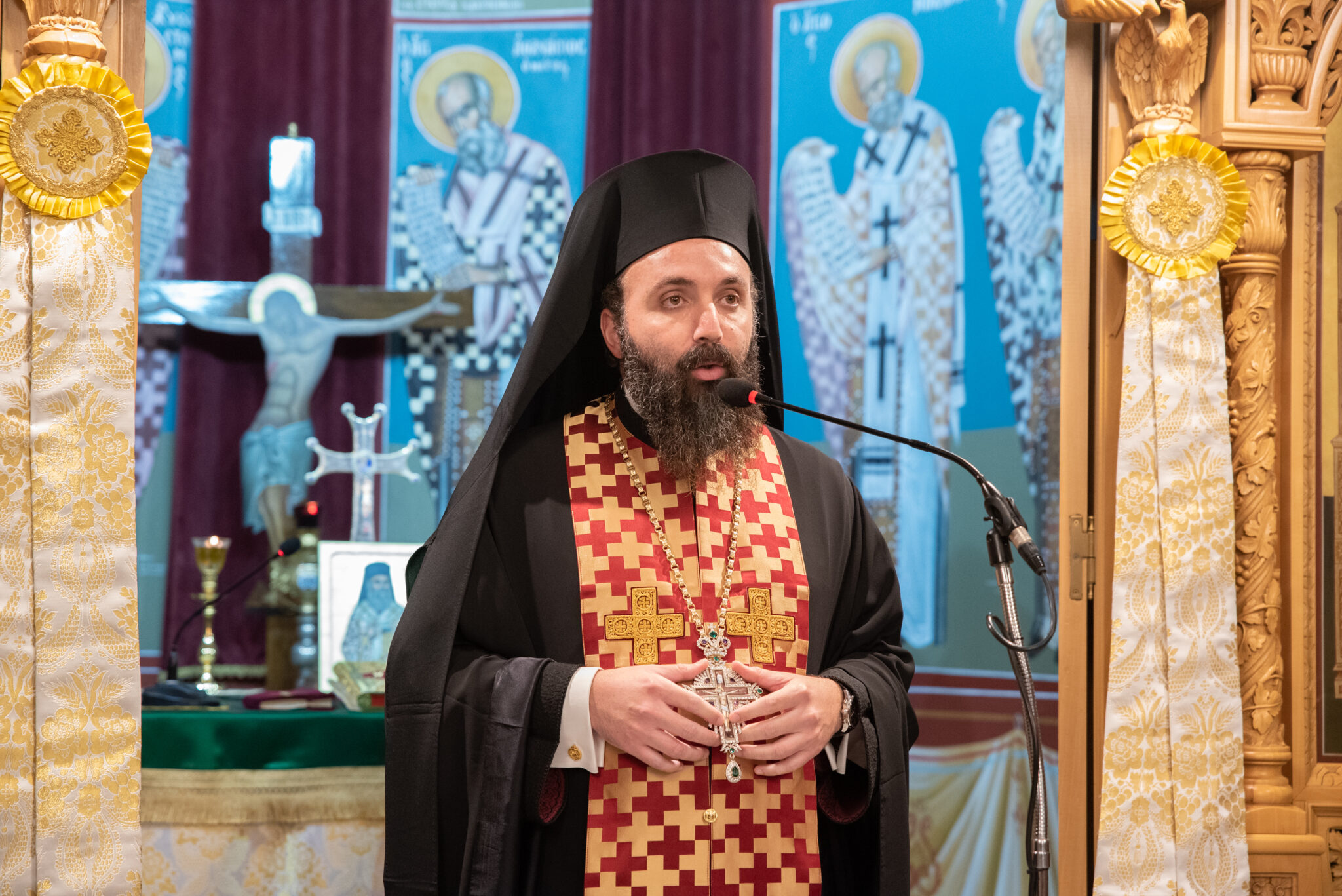 Την Τιμία Χείρα του Αγίου Νεκταρίου υποδέχθηκε το Κρυονέρι Αττικής - μια φωτογραφία 3