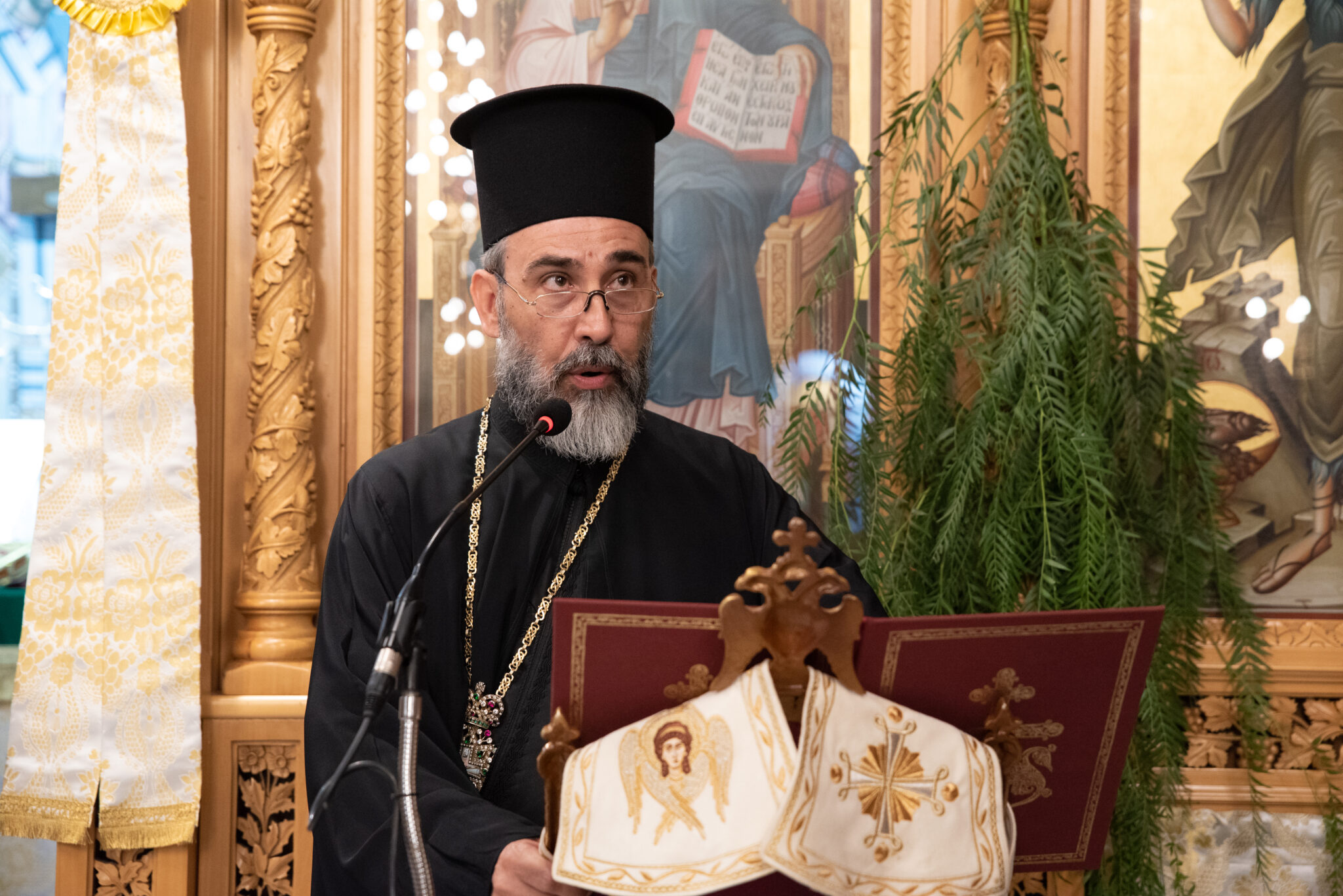 Την Τιμία Χείρα του Αγίου Νεκταρίου υποδέχθηκε το Κρυονέρι Αττικής - μια φωτογραφία 5