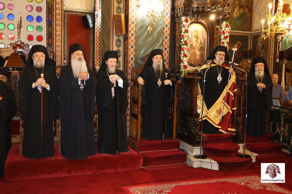 Πολυαρχιερατικός Εσπερινός για τα ονομαστήρια του Μητροπολίτη Μονεμβασίας - μια φωτογραφία 4