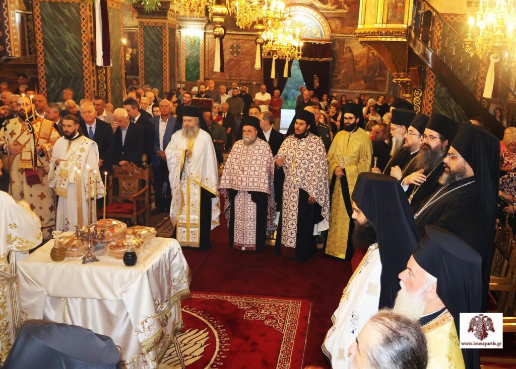 Πολυαρχιερατικός Εσπερινός για τα ονομαστήρια του Μητροπολίτη Μονεμβασίας - μια φωτογραφία 10