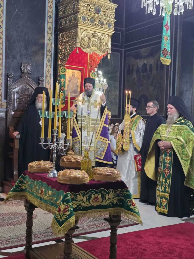 Η Καρδίτσα τίμησε τη μνήμη οκτώ τοπικών Αγίων παρουσία τριών Αρχιερέων - μια φωτογραφία 8