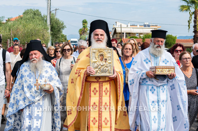 Λαοθάλασσα πιστών υποδέχθηκε την Παναγία Βουλκανιώτισσα στη Μεσσήνη - μια φωτογραφία 2