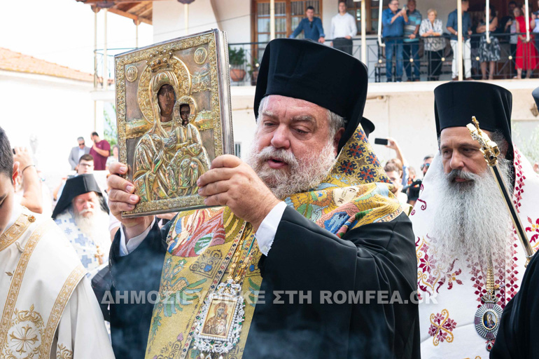 Λαοθάλασσα πιστών υποδέχθηκε την Παναγία Βουλκανιώτισσα στη Μεσσήνη - μια φωτογραφία 4