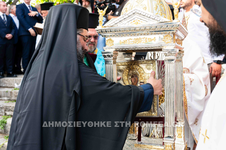 Λαοθάλασσα πιστών υποδέχθηκε την Παναγία Βουλκανιώτισσα στη Μεσσήνη - μια φωτογραφία 5
