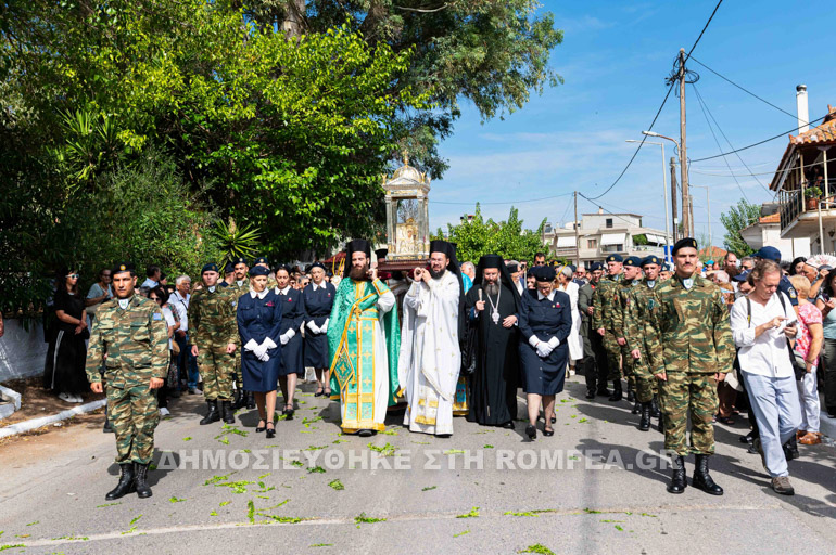 Λαοθάλασσα πιστών υποδέχθηκε την Παναγία Βουλκανιώτισσα στη Μεσσήνη - μια φωτογραφία 6