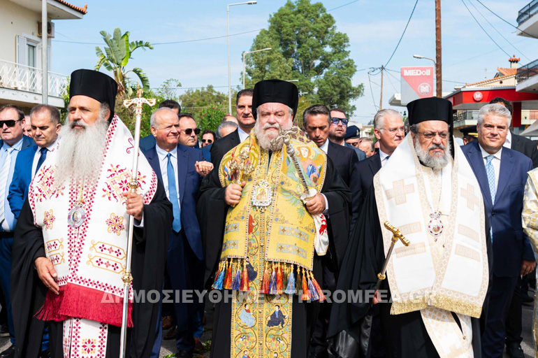 Λαοθάλασσα πιστών υποδέχθηκε την Παναγία Βουλκανιώτισσα στη Μεσσήνη - μια φωτογραφία 8
