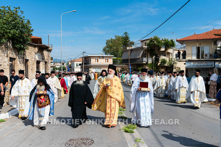 Λαοθάλασσα πιστών υποδέχθηκε την Παναγία Βουλκανιώτισσα στη Μεσσήνη - μια φωτογραφία 10