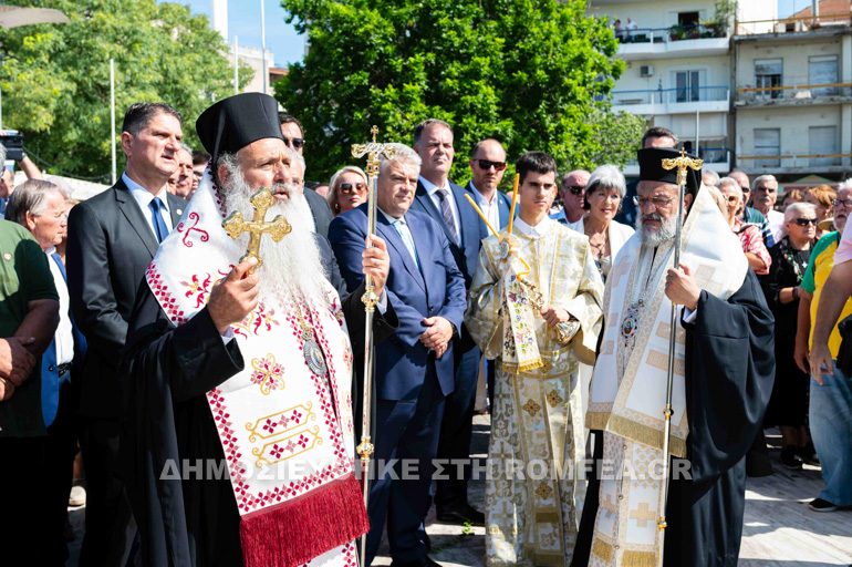 Λαοθάλασσα πιστών υποδέχθηκε την Παναγία Βουλκανιώτισσα στη Μεσσήνη - μια φωτογραφία 13
