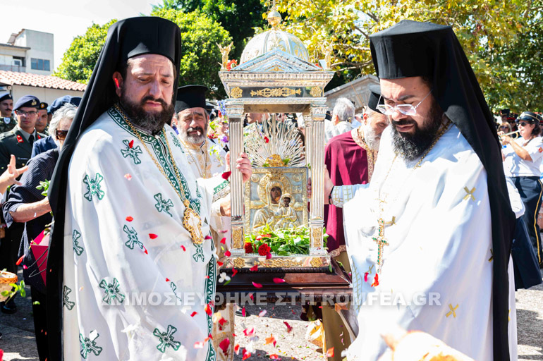Λαοθάλασσα πιστών υποδέχθηκε την Παναγία Βουλκανιώτισσα στη Μεσσήνη - μια φωτογραφία 15