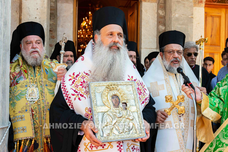 Λαοθάλασσα πιστών υποδέχθηκε την Παναγία Βουλκανιώτισσα στη Μεσσήνη - μια φωτογραφία 16