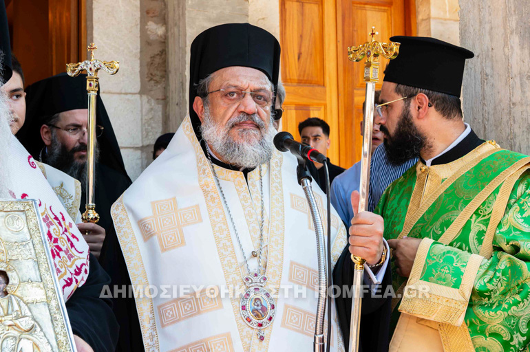 Λαοθάλασσα πιστών υποδέχθηκε την Παναγία Βουλκανιώτισσα στη Μεσσήνη - μια φωτογραφία 17