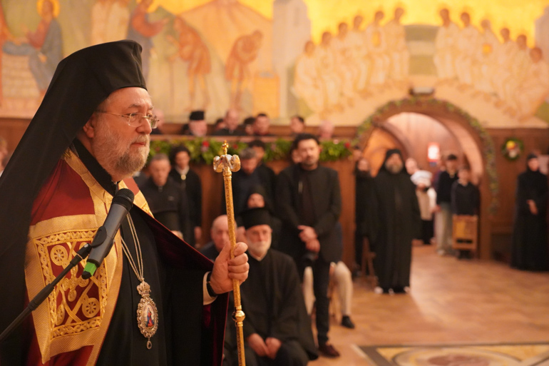 O Πατριάρχης Βαρθολομαίος χοροστάτησε στη Μονή Έσσεξ - μια φωτογραφία 2