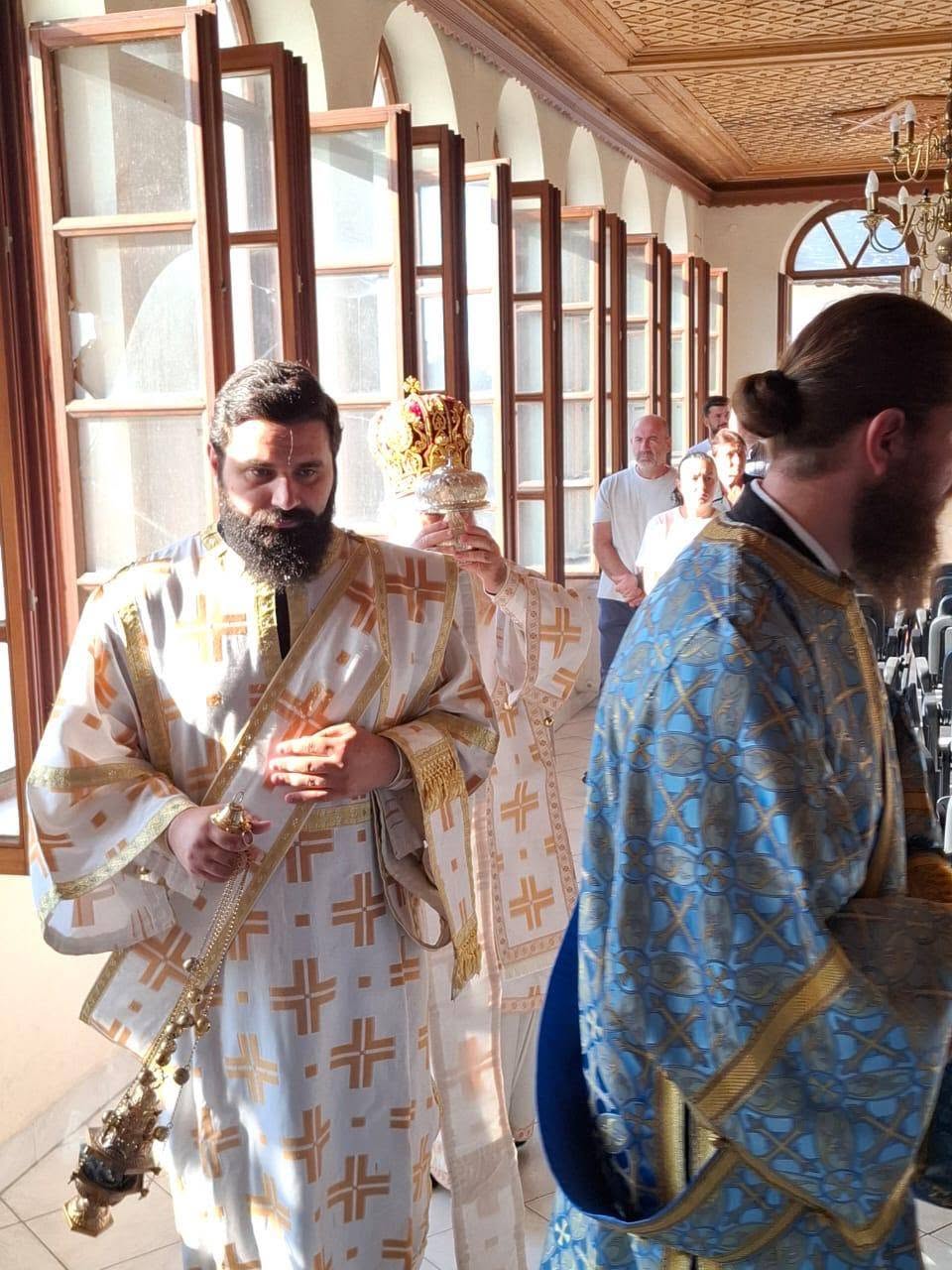 Ο Μητροπολίτης Αργυροκάστρου Ναθαναήλ εγκαινίασε παρεκκλήσιο Τιμίου Σταυρού - μια φωτογραφία 2