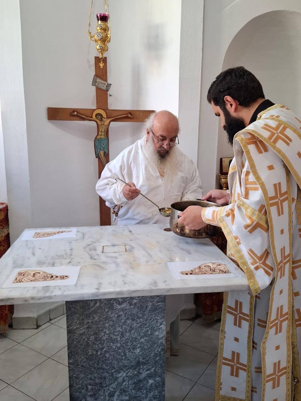 Ο Μητροπολίτης Αργυροκάστρου Ναθαναήλ εγκαινίασε παρεκκλήσιο Τιμίου Σταυρού - μια φωτογραφία 4