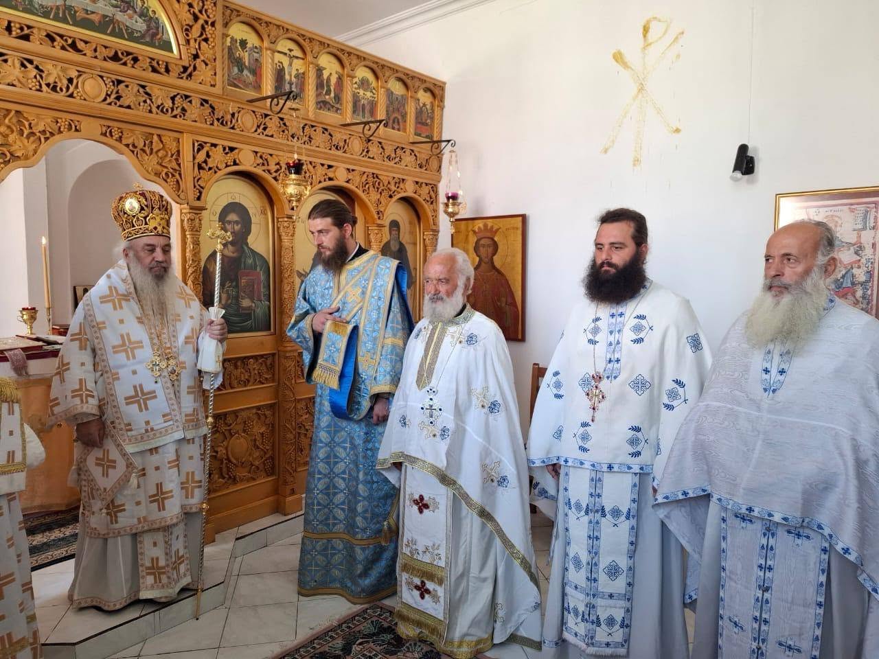 Ο Μητροπολίτης Αργυροκάστρου Ναθαναήλ εγκαινίασε παρεκκλήσιο Τιμίου Σταυρού - μια φωτογραφία 10
