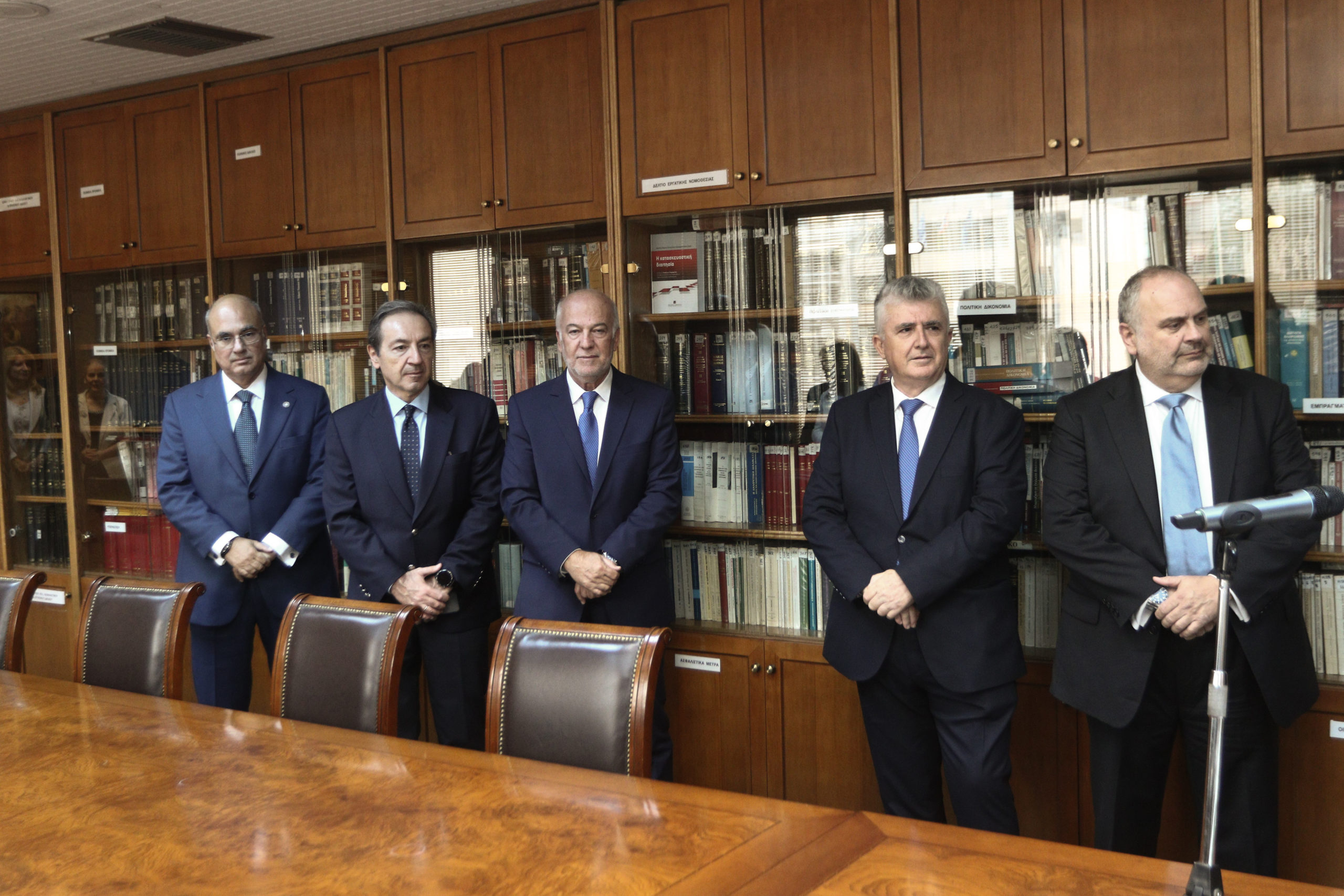 Ο Αρχιεπίσκοπος Ιερώνυμος τέλεσε Αγιασμό στον Άρειο Πάγο - μια φωτογραφία 1