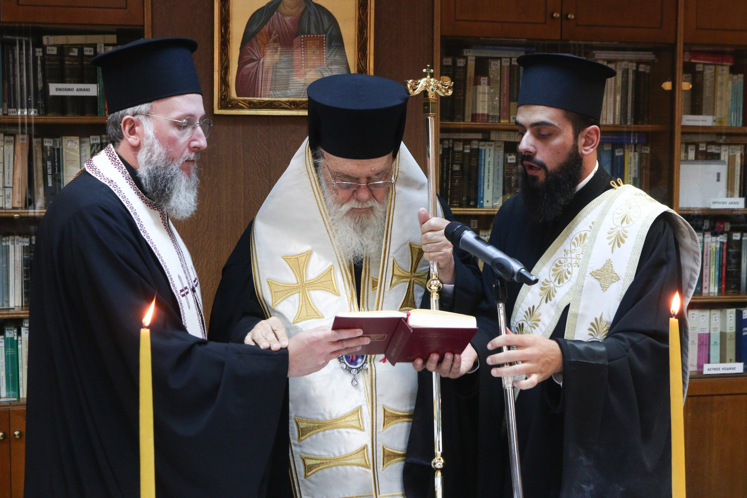 Ο Αρχιεπίσκοπος Ιερώνυμος τέλεσε Αγιασμό στον Άρειο Πάγο - μια φωτογραφία 3