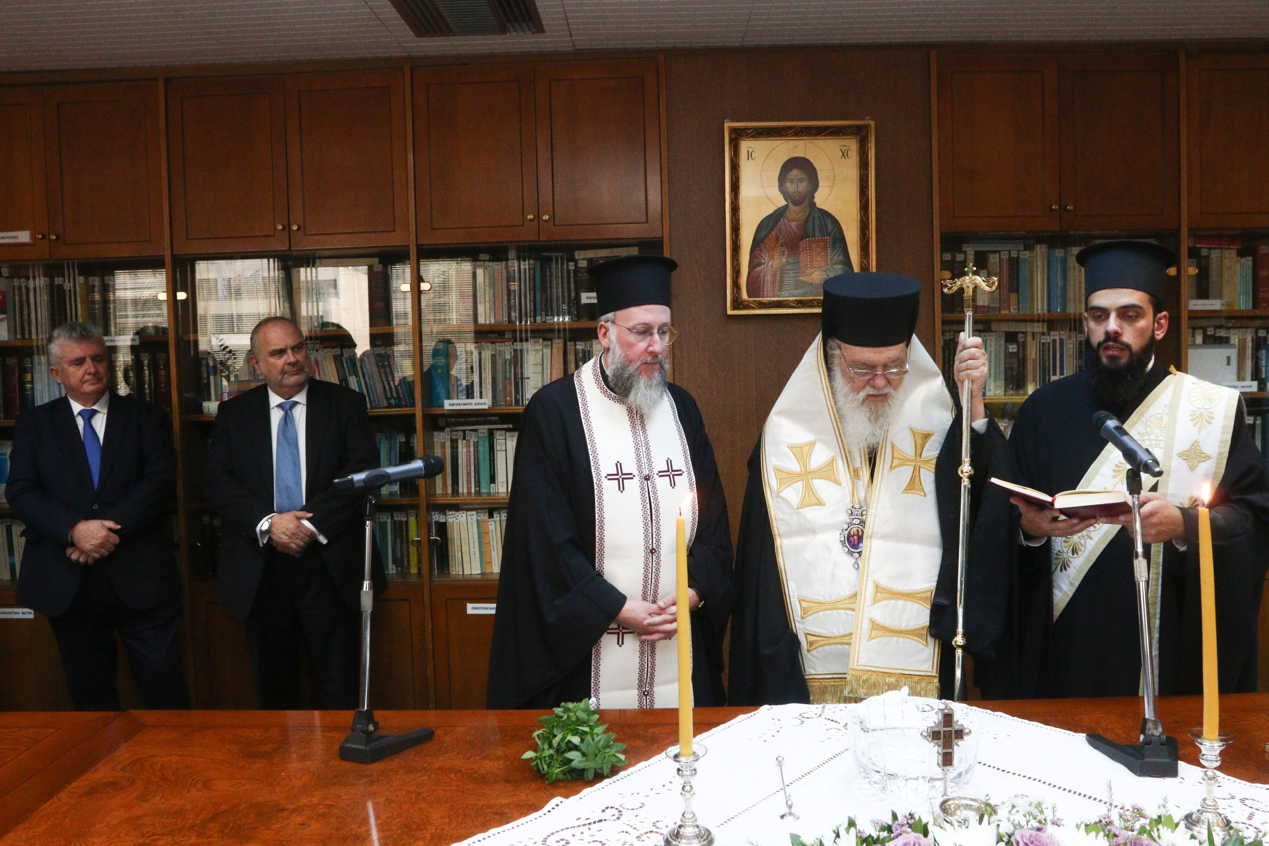 Ο Αρχιεπίσκοπος Ιερώνυμος τέλεσε Αγιασμό στον Άρειο Πάγο - μια φωτογραφία 4