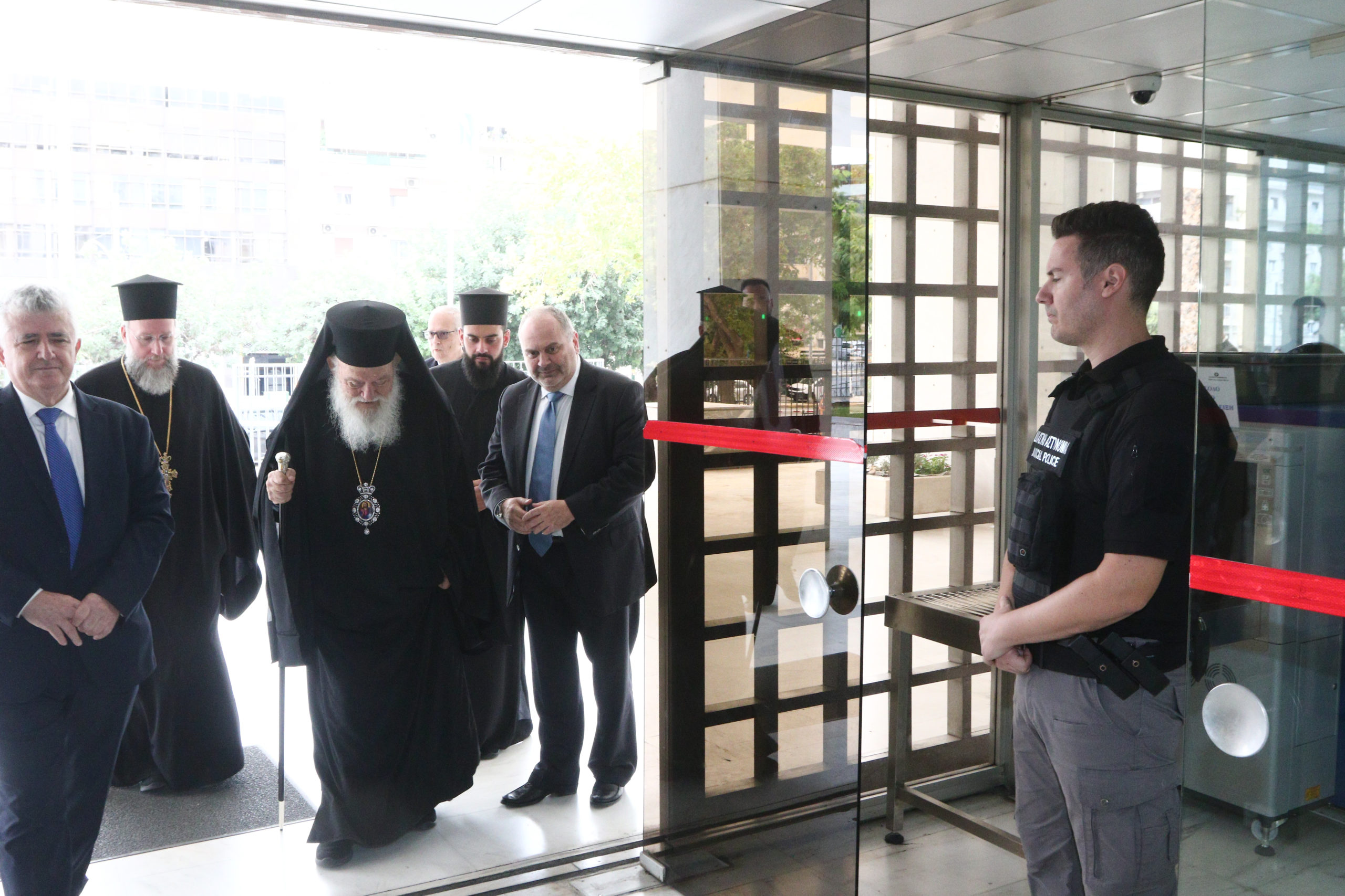 Ο Αρχιεπίσκοπος Ιερώνυμος τέλεσε Αγιασμό στον Άρειο Πάγο - μια φωτογραφία 10