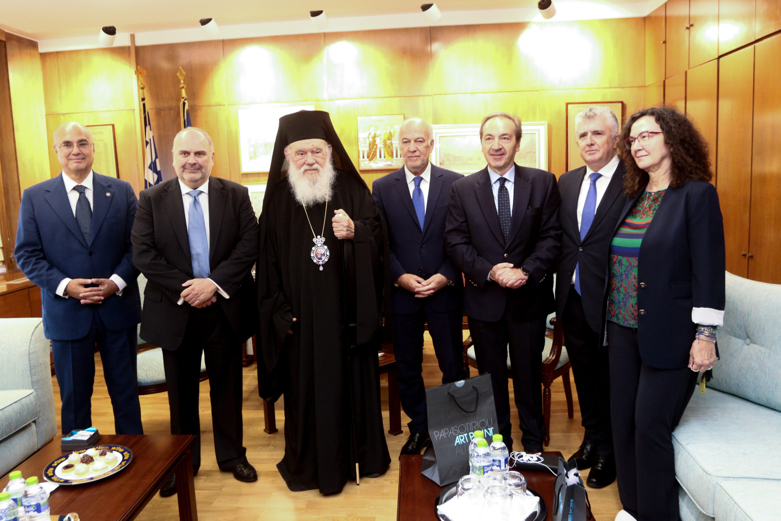 Ο Αρχιεπίσκοπος Ιερώνυμος τέλεσε Αγιασμό στον Άρειο Πάγο - μια φωτογραφία 12