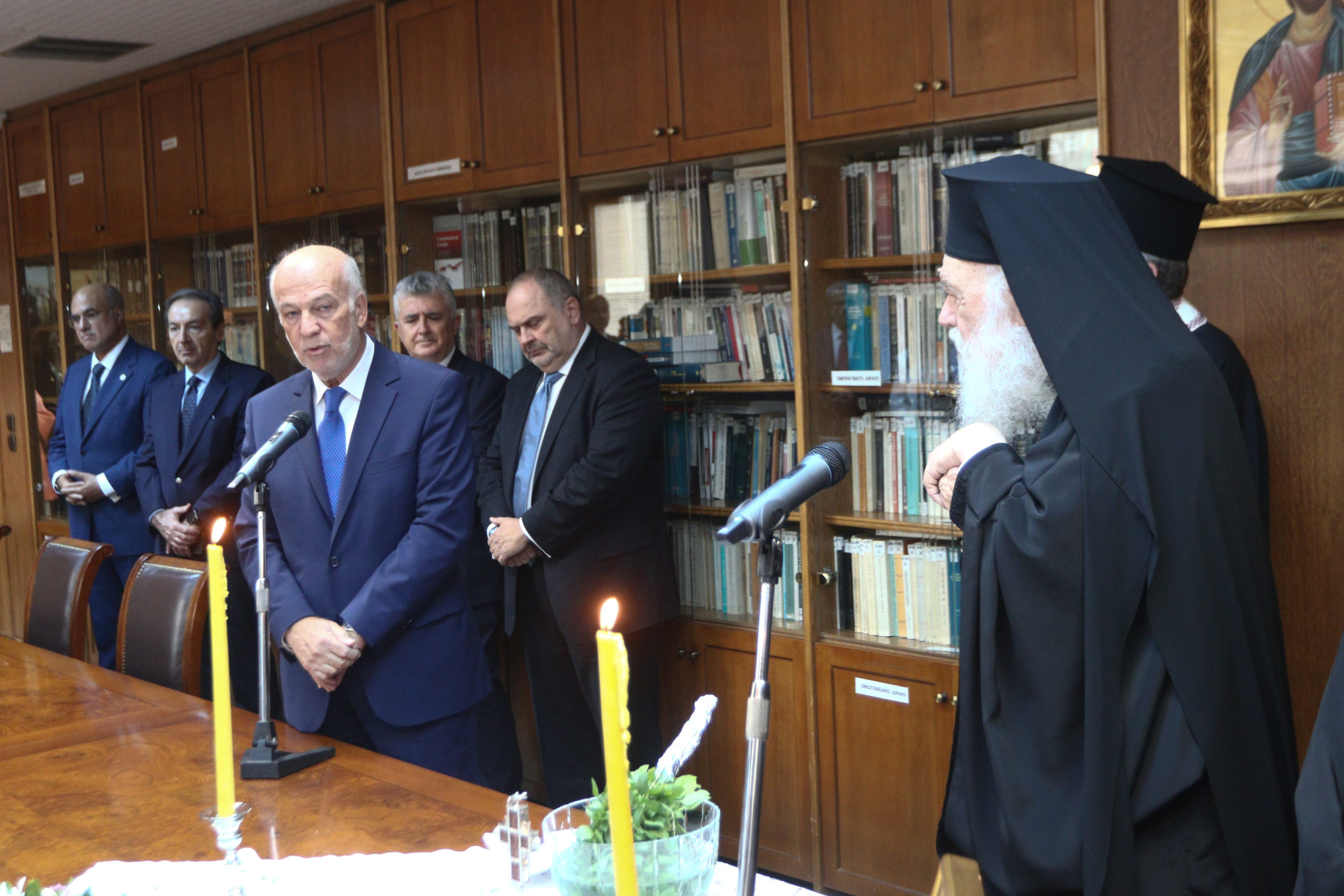 Ο Αρχιεπίσκοπος Ιερώνυμος τέλεσε Αγιασμό στον Άρειο Πάγο - μια φωτογραφία 13