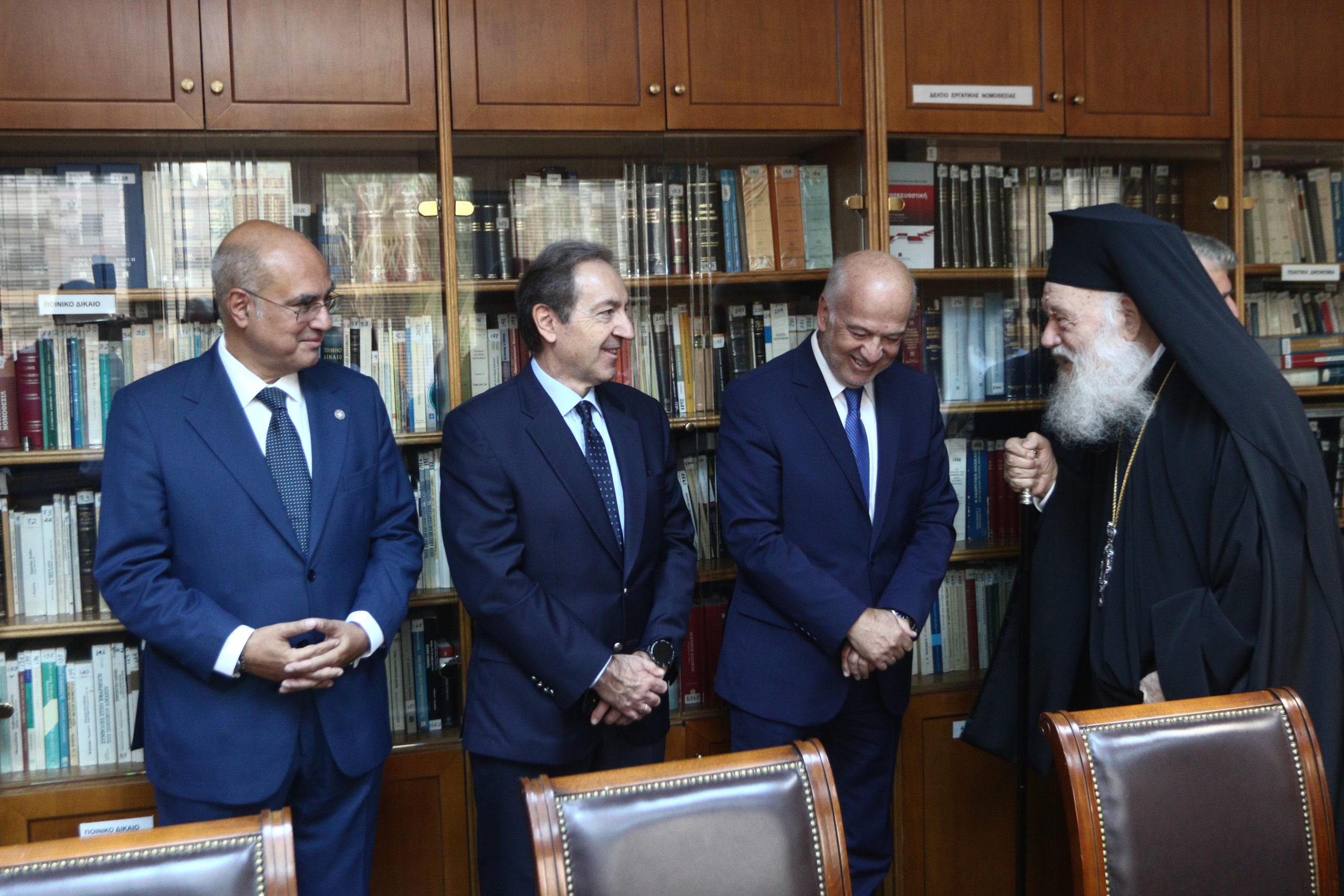 Ο Αρχιεπίσκοπος Ιερώνυμος τέλεσε Αγιασμό στον Άρειο Πάγο - μια φωτογραφία 14