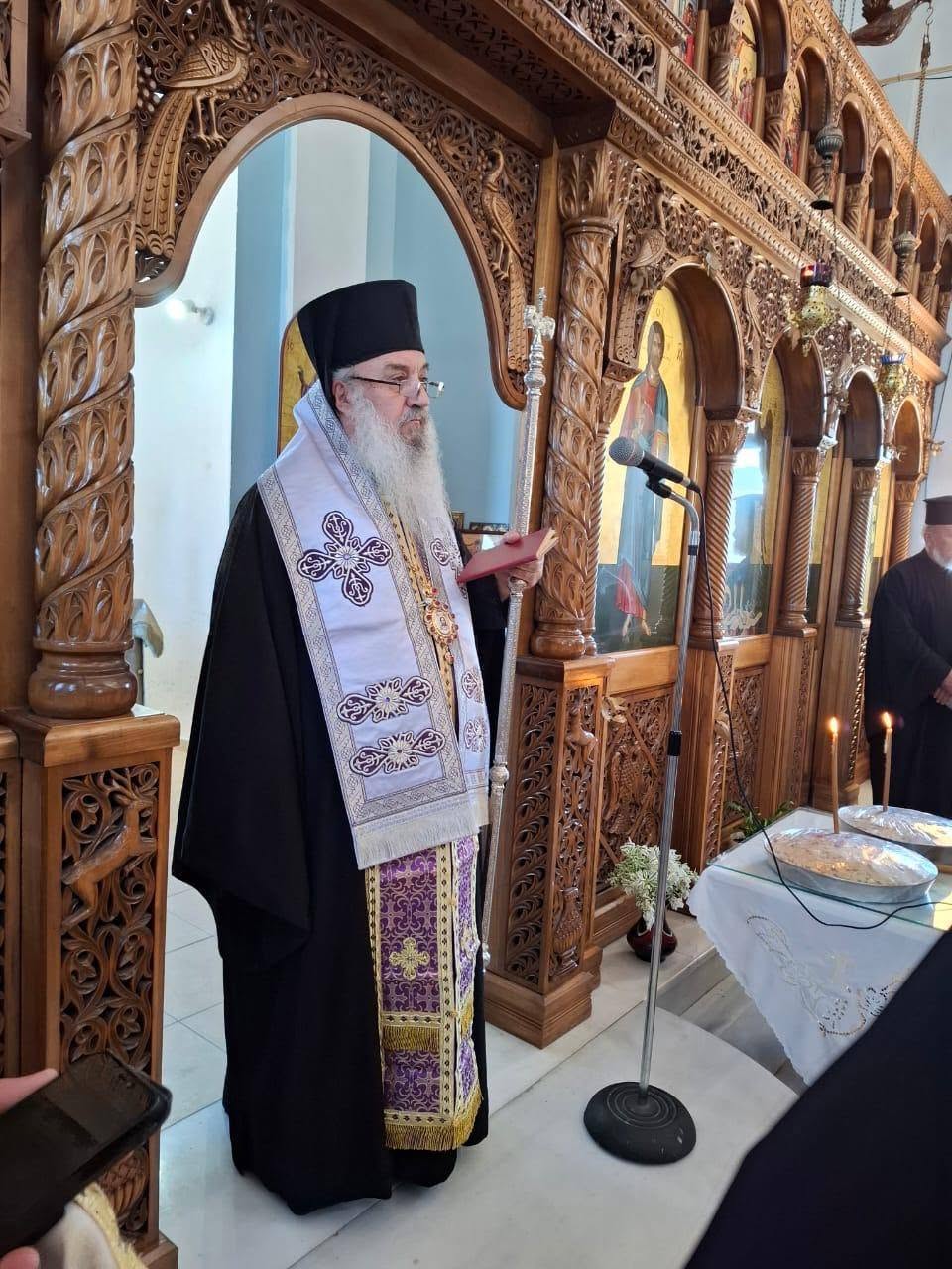 Σε κλίμα συγκίνησης η εξόδιος ακολουθία του π. Χρήστου Παπά στο Αλύκο - μια φωτογραφία 1