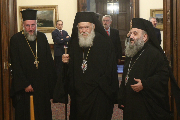 Ο Αρχιεπίσκοπος Ιερώνυμος όρκισε τον νέο υποδιοικητή της Τράπεζας Ελλάδος - μια φωτογραφία 5