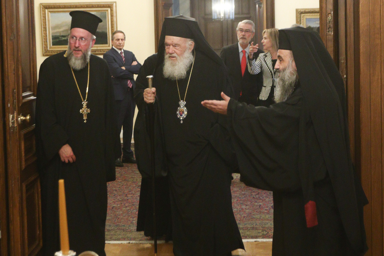 Ο Αρχιεπίσκοπος Ιερώνυμος όρκισε τον νέο υποδιοικητή της Τράπεζας Ελλάδος - μια φωτογραφία 6