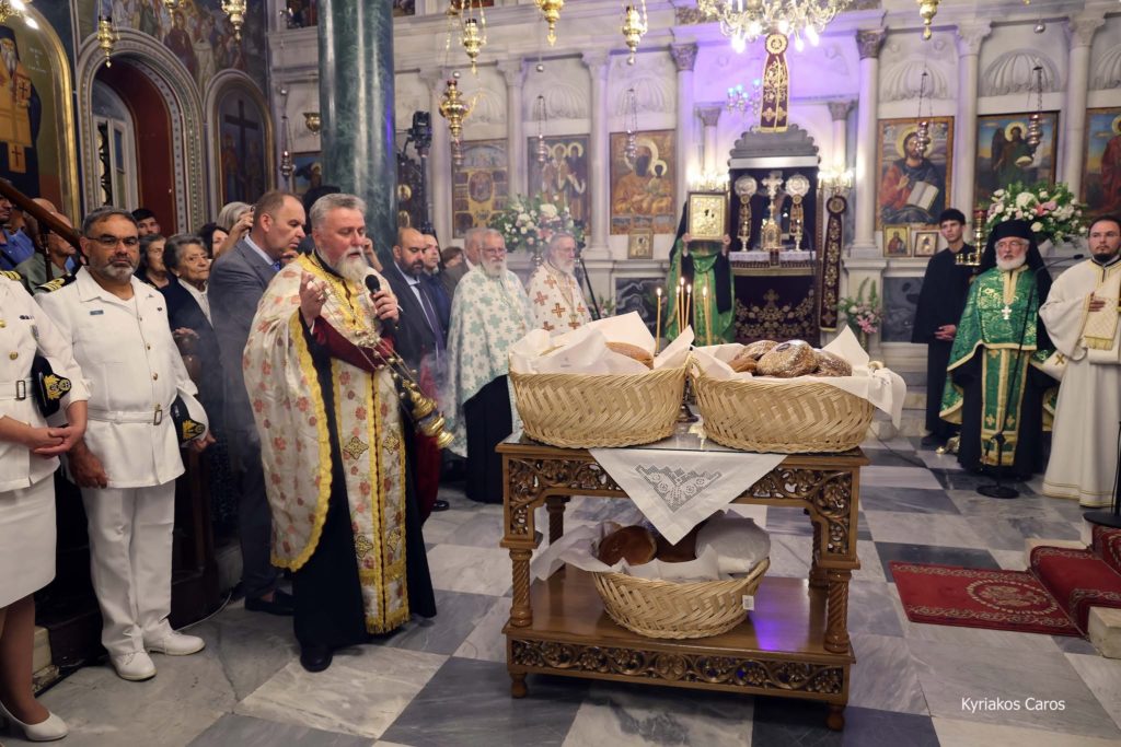 Χιλιάδες πιστοί τίμησαν την Παναγία Μυρτιδιώτισσα στα Κύθηρα - μια φωτογραφία 3