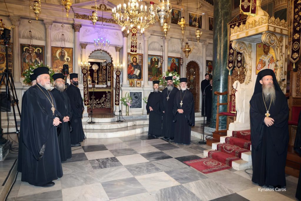 Χιλιάδες πιστοί τίμησαν την Παναγία Μυρτιδιώτισσα στα Κύθηρα - μια φωτογραφία 4