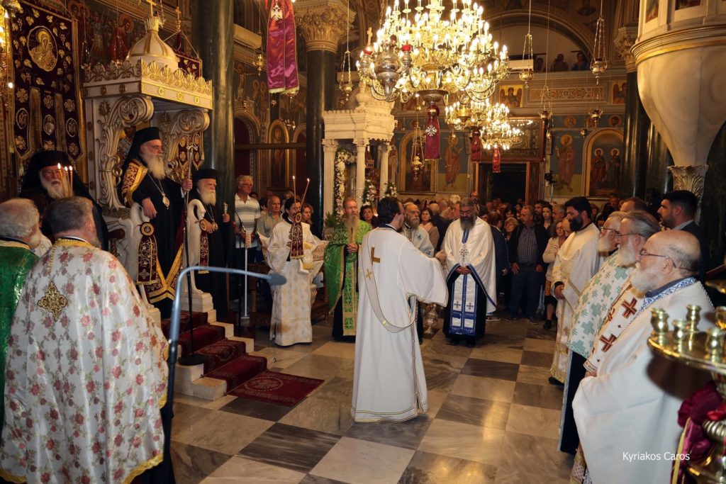 Χιλιάδες πιστοί τίμησαν την Παναγία Μυρτιδιώτισσα στα Κύθηρα - μια φωτογραφία 5