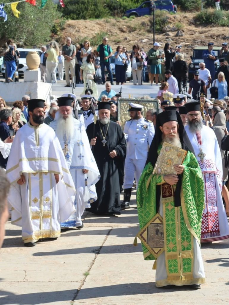 Χιλιάδες πιστοί τίμησαν την Παναγία Μυρτιδιώτισσα στα Κύθηρα - μια φωτογραφία 6