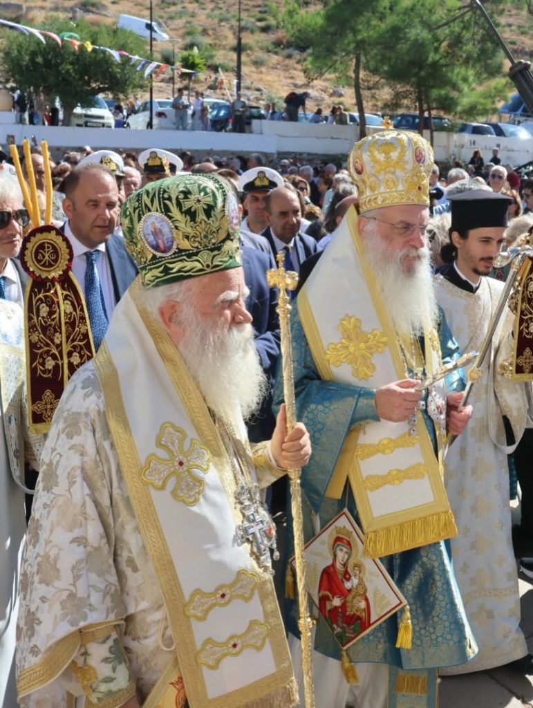 Χιλιάδες πιστοί τίμησαν την Παναγία Μυρτιδιώτισσα στα Κύθηρα - μια φωτογραφία 8