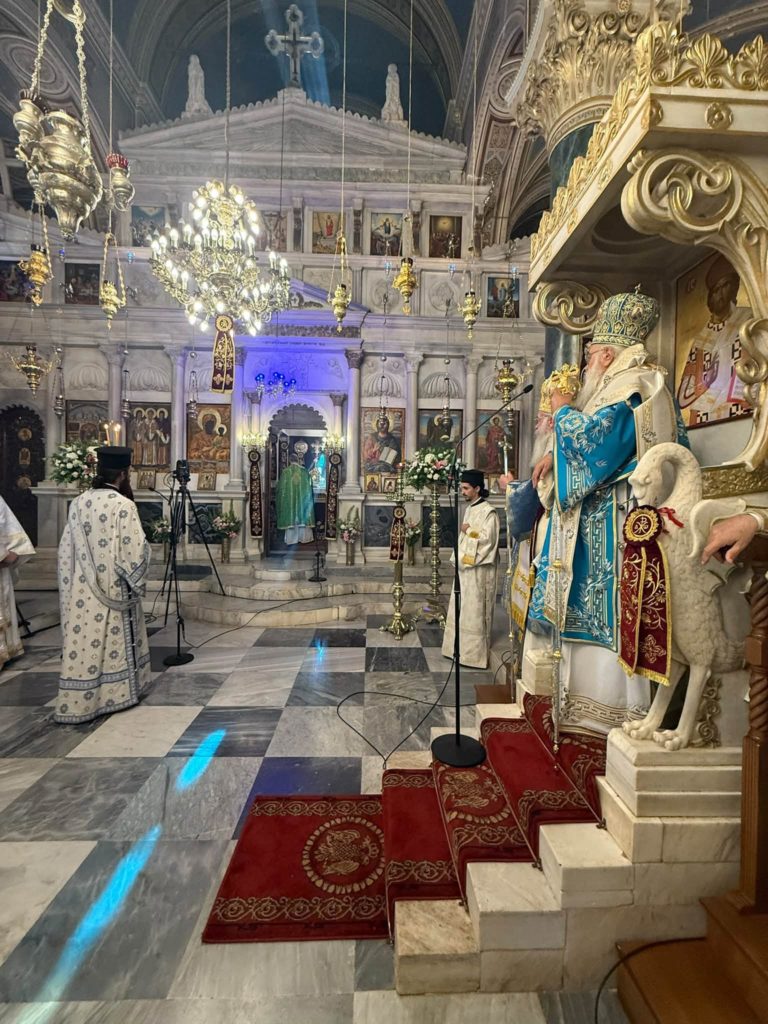 Χιλιάδες πιστοί τίμησαν την Παναγία Μυρτιδιώτισσα στα Κύθηρα - μια φωτογραφία 10