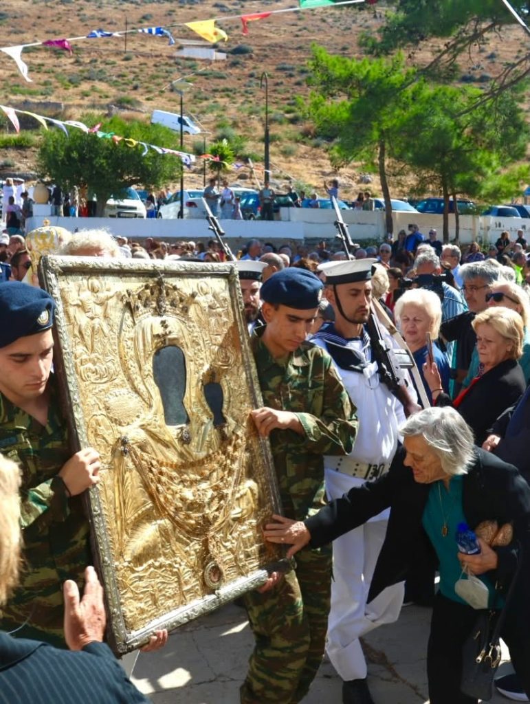 Χιλιάδες πιστοί τίμησαν την Παναγία Μυρτιδιώτισσα στα Κύθηρα - μια φωτογραφία 11
