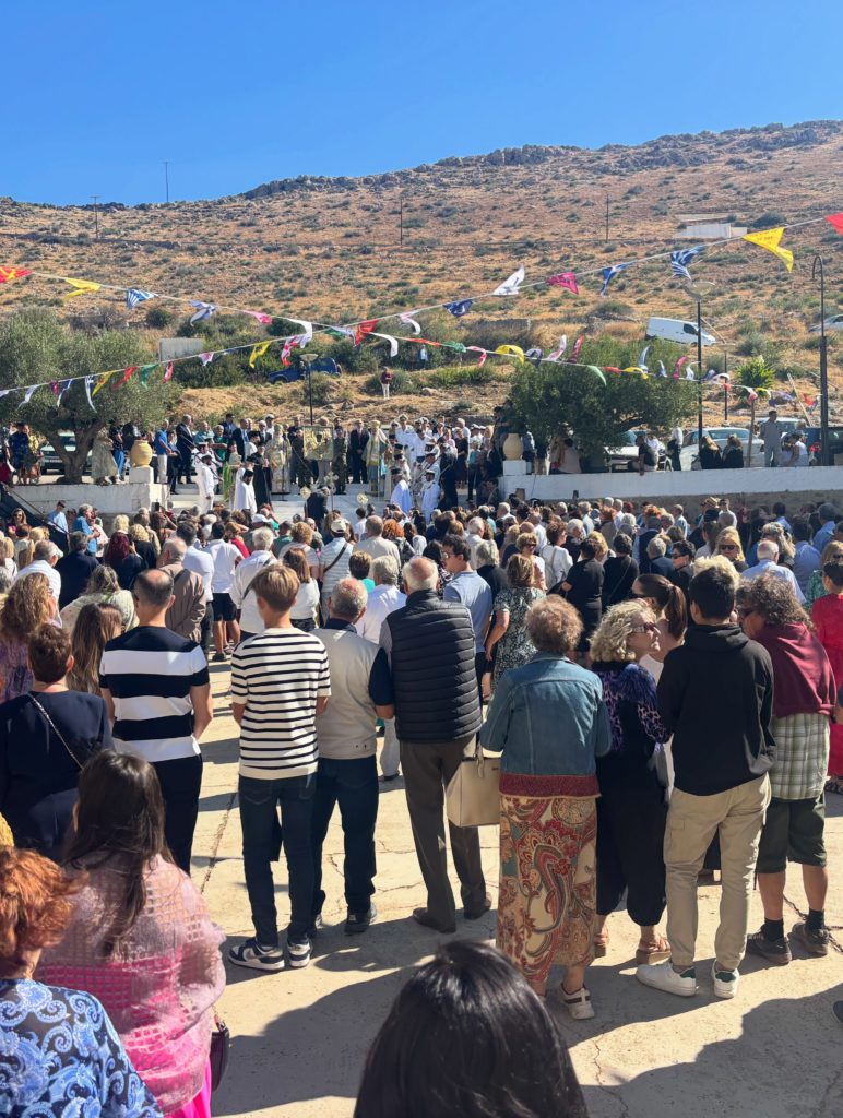 Χιλιάδες πιστοί τίμησαν την Παναγία Μυρτιδιώτισσα στα Κύθηρα - μια φωτογραφία 13
