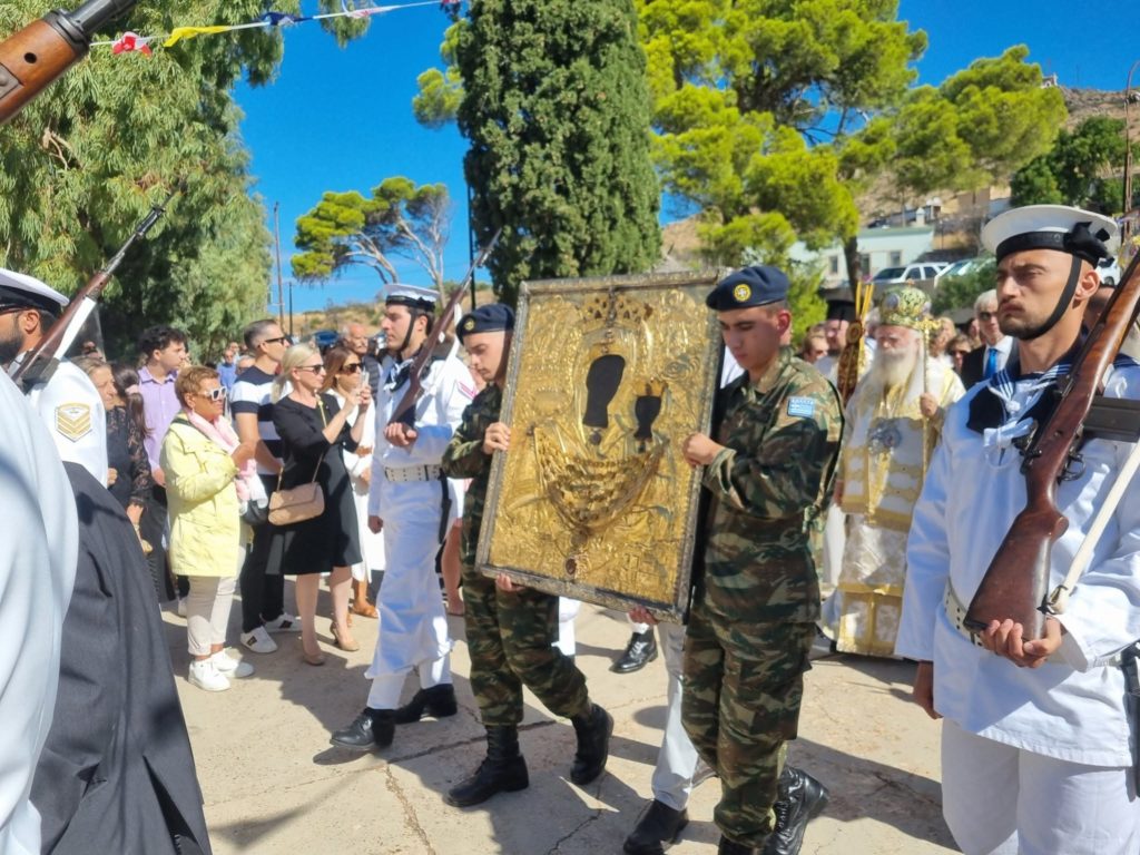 Χιλιάδες πιστοί τίμησαν την Παναγία Μυρτιδιώτισσα στα Κύθηρα - μια φωτογραφία 14