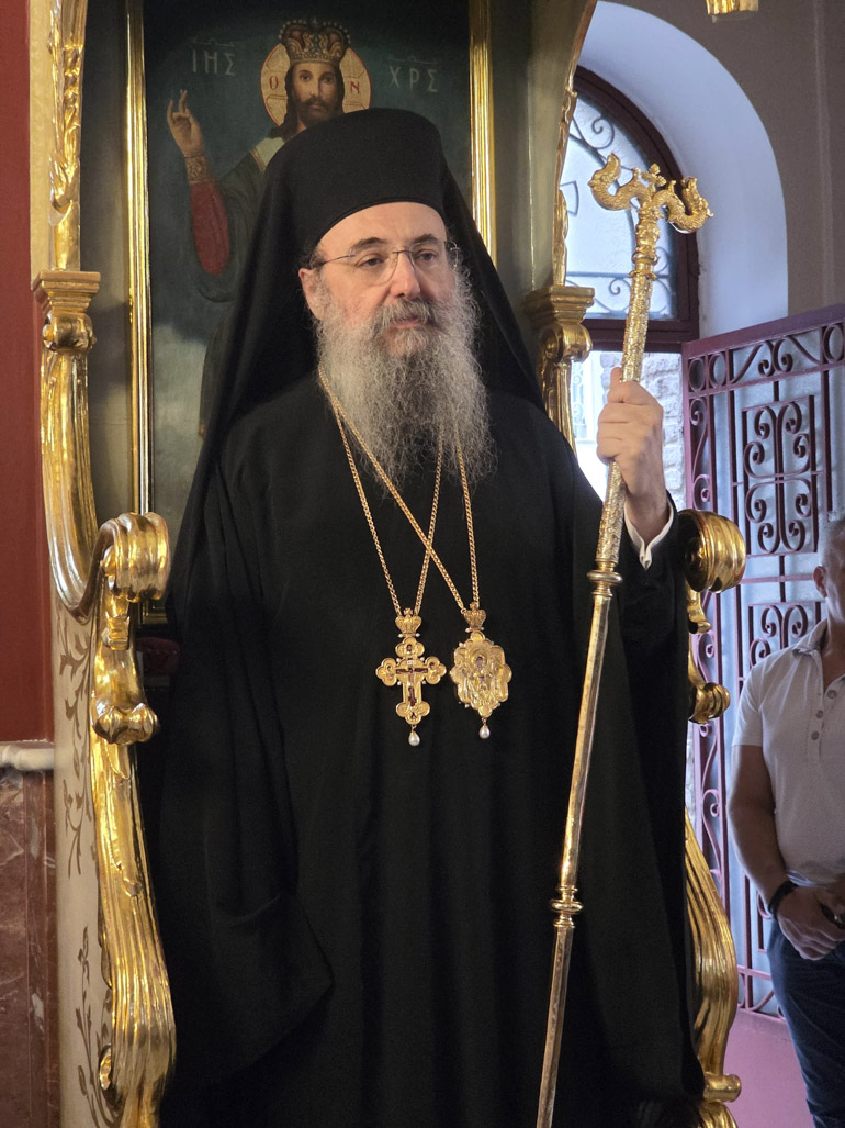 Πάτρα: Λαμπρός εορτασμός στο παρεκκλήσι του Αγίου Ιωάννη του Θεολόγου - μια φωτογραφία 1
