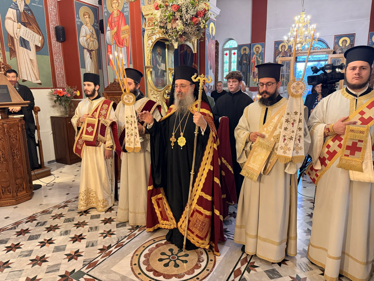 Πάτρα: Λαμπρός εορτασμός στο παρεκκλήσι του Αγίου Ιωάννη του Θεολόγου - μια φωτογραφία 4