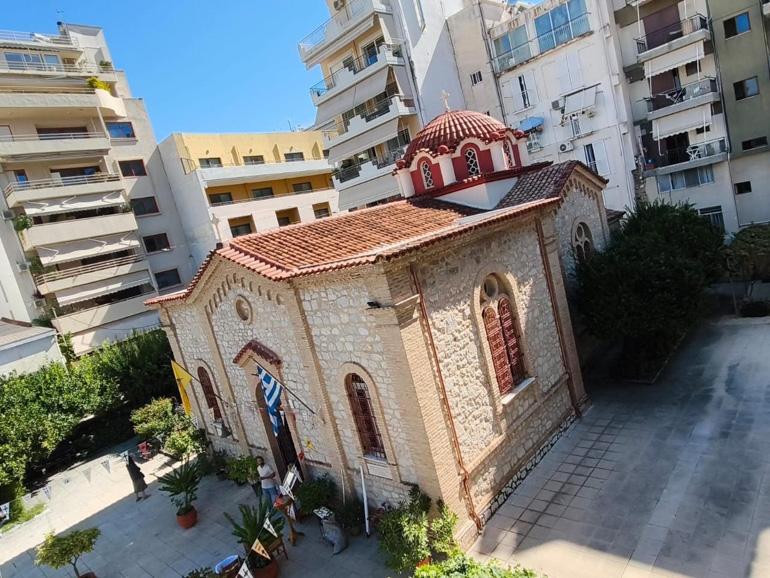 Πάτρα: Λαμπρός εορτασμός στο παρεκκλήσι του Αγίου Ιωάννη του Θεολόγου - μια φωτογραφία 12