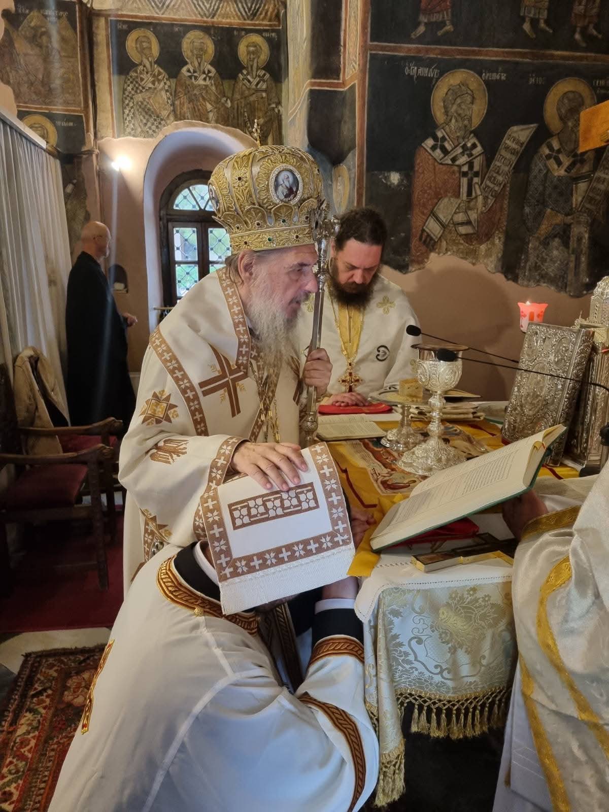 Χειροτονία διακόνου τελέστηκε στην Ιερά Μονή Ασωμάτων Πετράκη - μια φωτογραφία 1