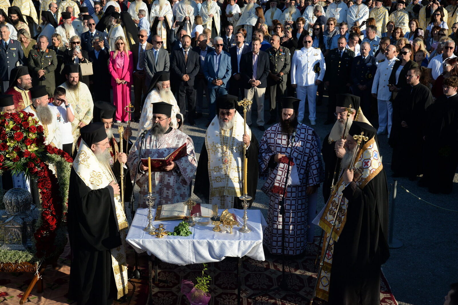 Η Πάτρα τίμησε τον Απόστολο Ανδρέα με μεγαλειώδη Λιτανεία για την Τιμία Κάρα - μια φωτογραφία 13