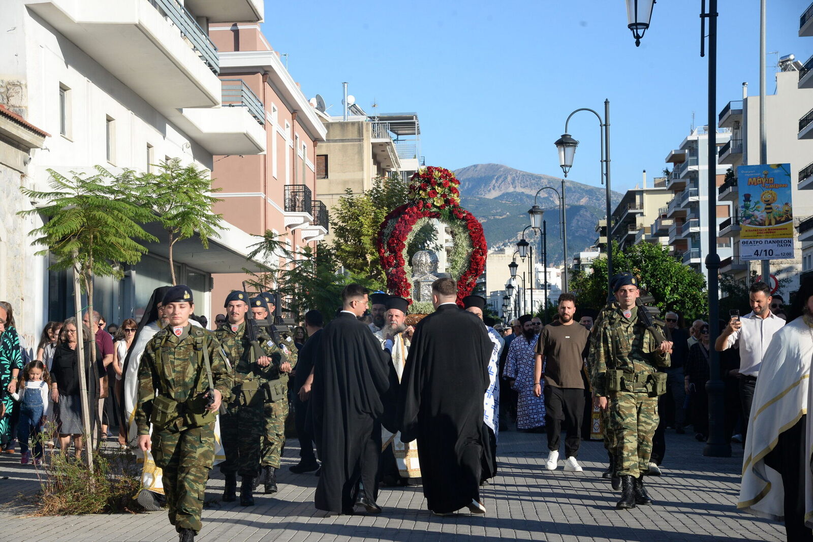 Η Πάτρα τίμησε τον Απόστολο Ανδρέα με μεγαλειώδη Λιτανεία για την Τιμία Κάρα - μια φωτογραφία 15